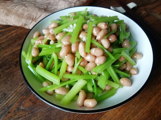 清爽凉拌黄瓜：夏日解暑的最佳选择