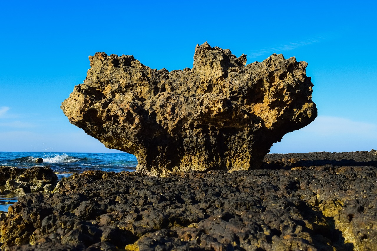 探秘岁月痕迹，开平碉楼——中西交融的历史瑰宝与独特旅游目的地