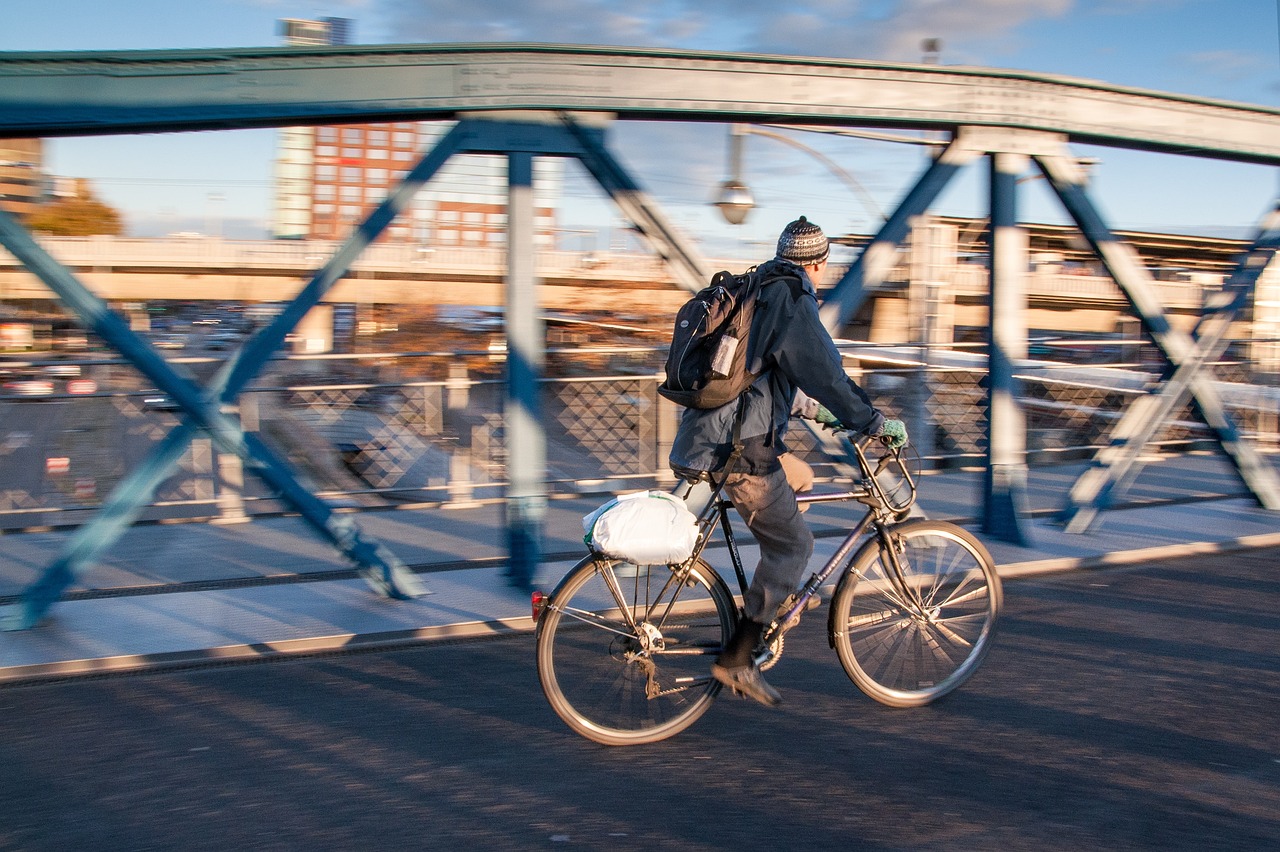 近日，一则关于停车7小时被收费217.5元的消息引起了广泛关注。据报道，某车主在某商场停车7小时，结果被收费高达217.5元。这一消息引发了公众对停车场收费标准的质疑和讨论。