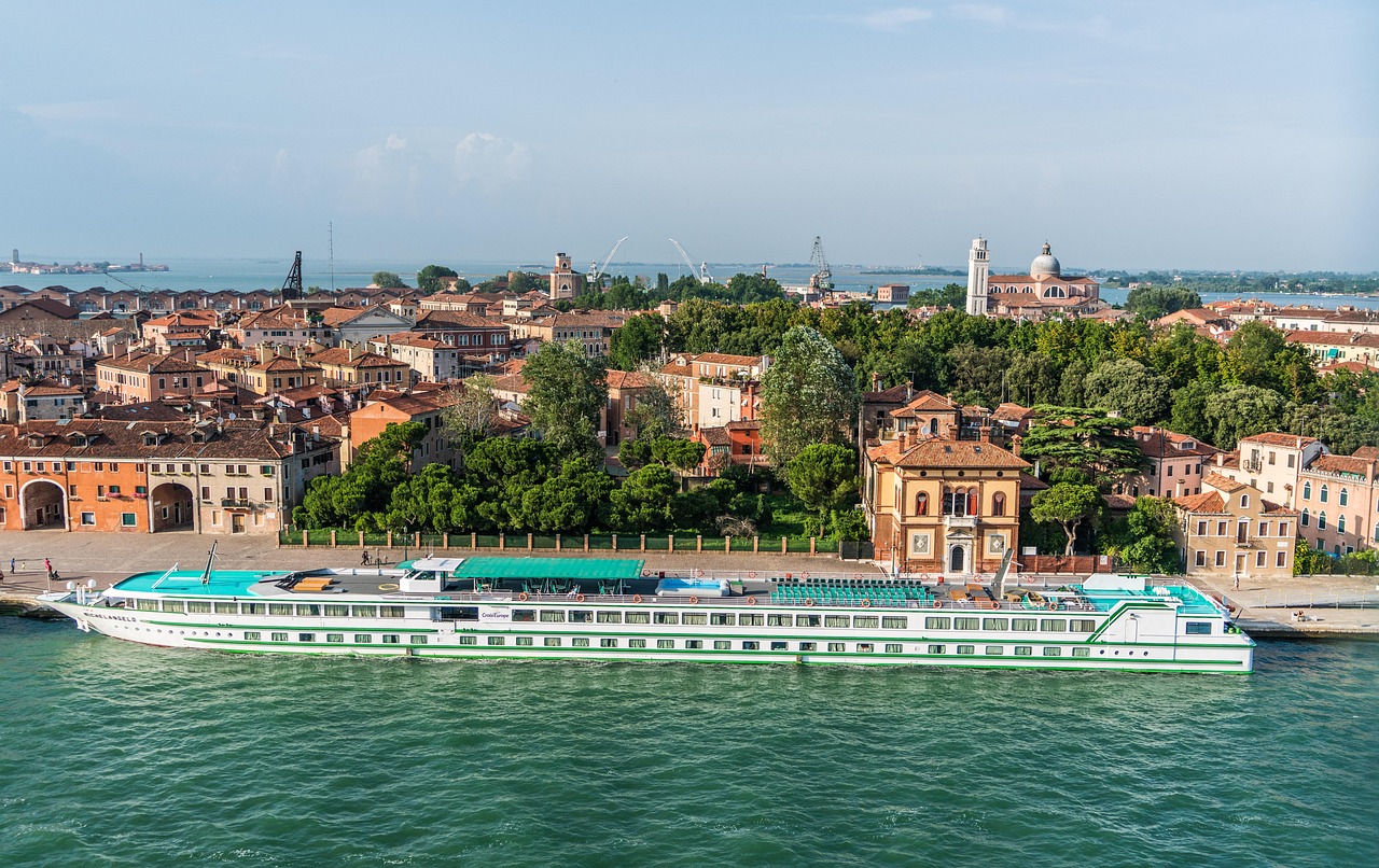 探索海洋的奢华之旅，深度解析地中海邮轮旅游报价的奥秘