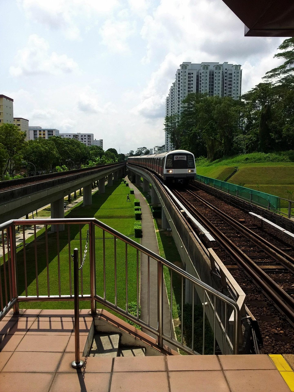 上海封控核检期间，公交地铁停运对市民生活的影响及应对策略