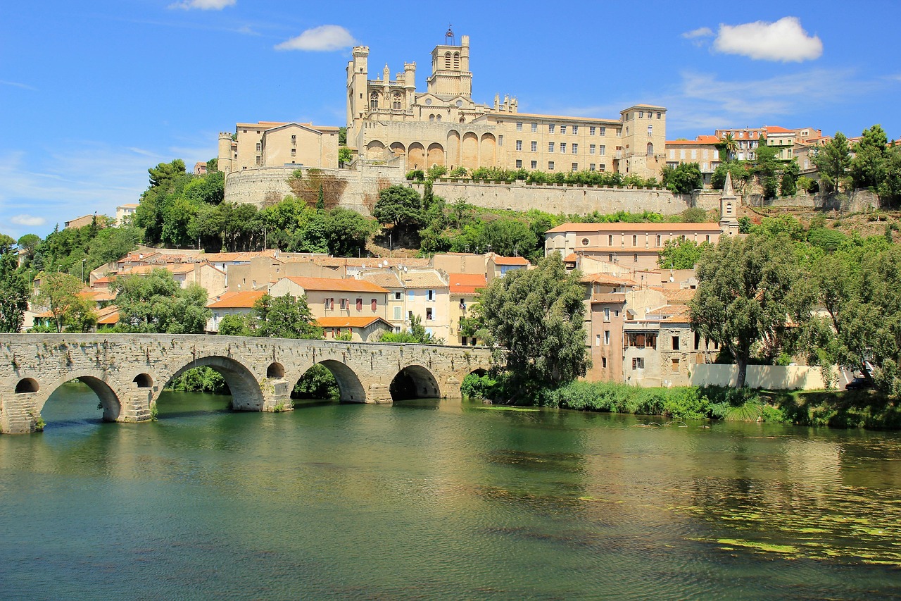 Savoring the World:The Art of Translating Gastronomic Travel into English